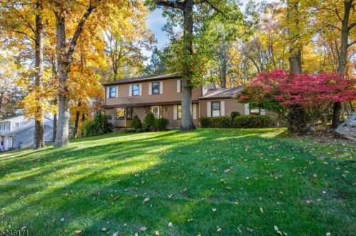 19 Cheri Ln, Mount Olive, NJ 07828-1009
