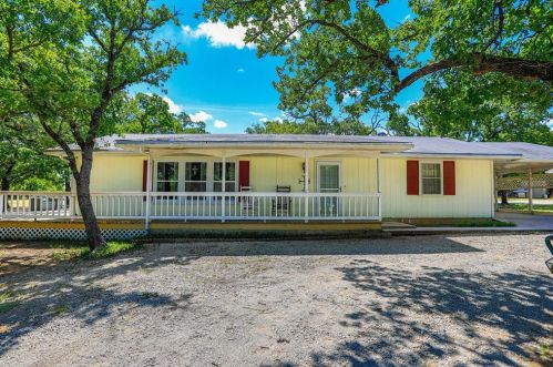 102 Goliad Dr, Nocona, TX 76255-9214