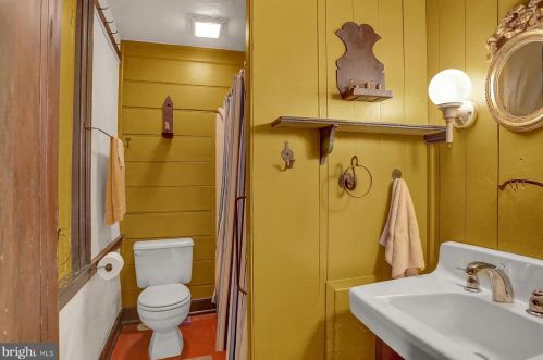 1917 Walnut Bottom Rd, Carlisle PA  17015-9624 exterior