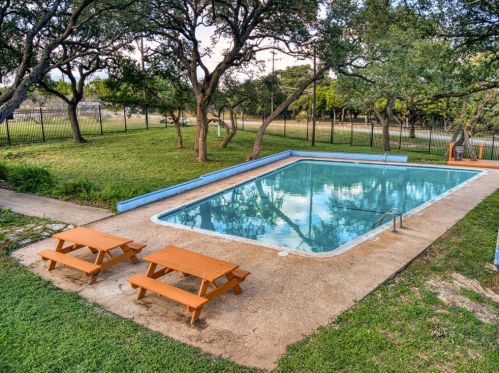 2202 Crazyhorse Pass, Austin TX  78734-2806 exterior