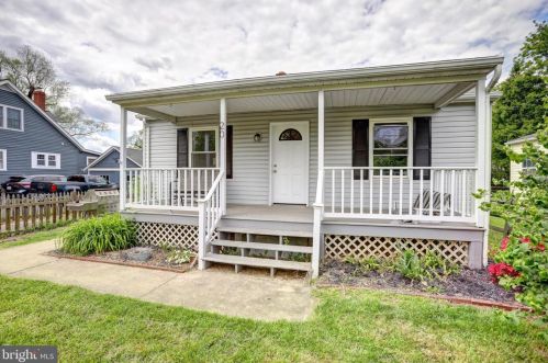 20 Loudoun St, Lovettsville, VA 20180-8510