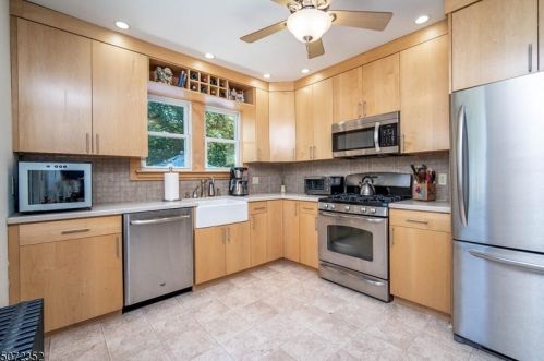 62 Pearl St, Bridgewater, NJ 08807-3140