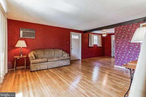 8624 Alicia St, Philadelphia, PA 19115-4102