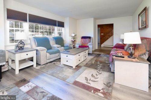 10 Llanfair Ln, Trenton, NJ 08618-1012