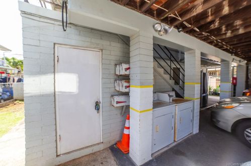 2969 Varsity Cir, Honolulu HI  96826-1745 exterior