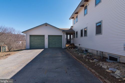 80 Quinn Lea Rd, Harpers Ferry WV 25425-5372 exterior