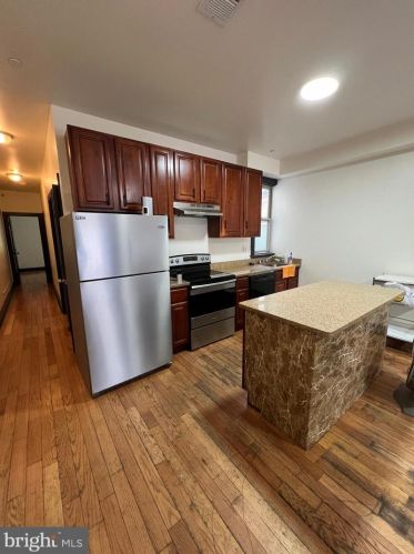 2036 19 St, Philadelphia PA 19121-4120 exterior