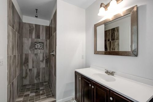 2403 Gdn Dr, Dallas TX  75215-4546 exterior