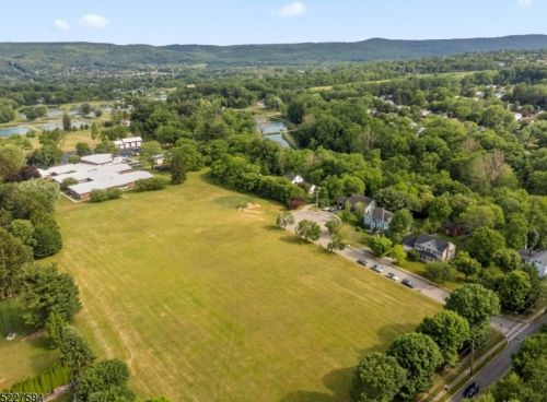 103 Robins Ct, Hackettstown, NJ 07840-1100