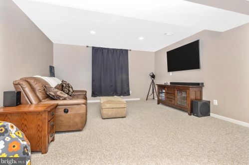 8 Farmstead Pl, Middletown MD  21769-7742 exterior