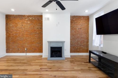 2215 Cumberland St, Philadelphia, PA 19125-2203