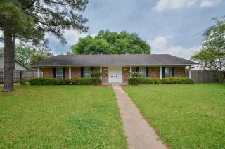 7702 Hiawatha Dr, Houston TX  77036-4942 exterior