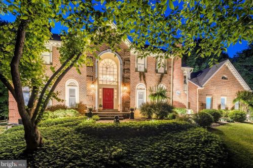 9402 Lagovista Ct, Great Falls, VA 22066-4009
