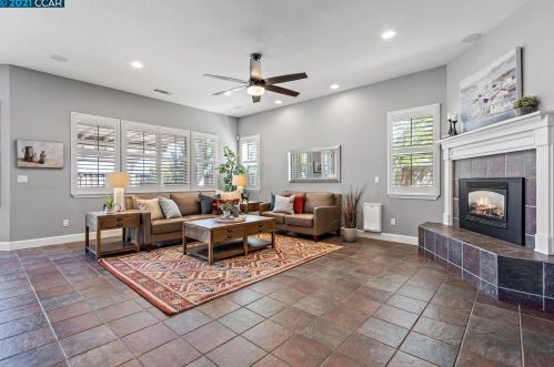 1017 Laurel Tree Dr, Concord CA  94521-5433 exterior