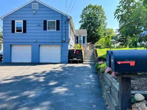 4 Yale St, Norwalk CT  06851-3120 exterior