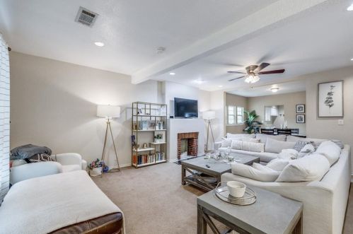 1817 Thomas Pl, Fort Worth TX  76107-3964 exterior