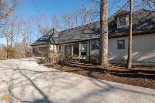 305 Heards Ferry Rd, Atlanta GA  30328-4716 exterior