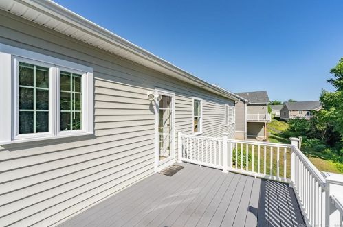 14 Chamberlain Xing, Windsor Locks CT  06096-1331 exterior