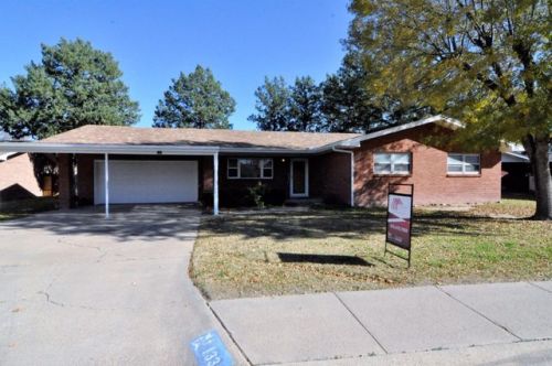 133 Texas Dr, Portales, NM 88130-7052