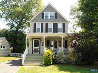 21 Blauvelt Ave, Dumont, NJ 07628-2411