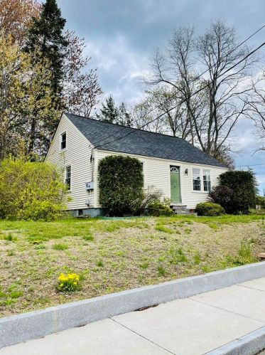 14 Birchwood Pl, Dover, NH 03820-4220