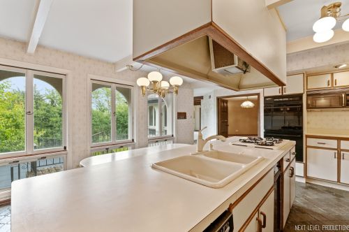 6765 County Line Ln, Willowbrook IL  60527-5726 exterior