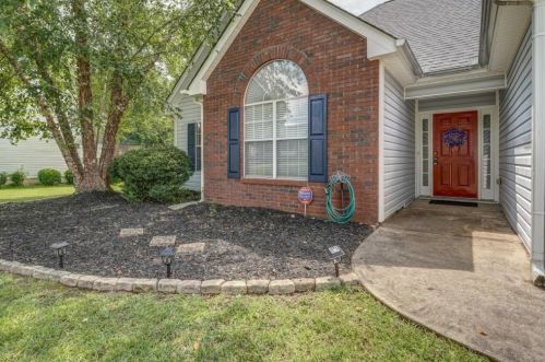 295 Overlook Dr, Porterdale, GA 30016-8823