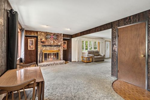 6806 Quincy St, Willowbrook IL  60527-5363 exterior