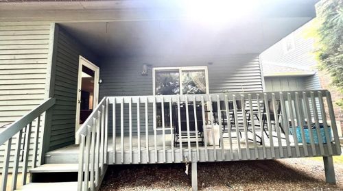 804 Sand Stone Dr, Wapping CT  06074-2870 exterior