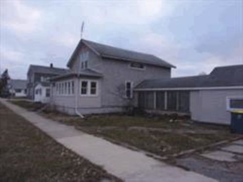 550 Wayne St, Waterloo IN  46793-9701 exterior