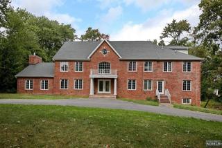 497 Franklin Ave, Wyckoff, NJ 07481-1345