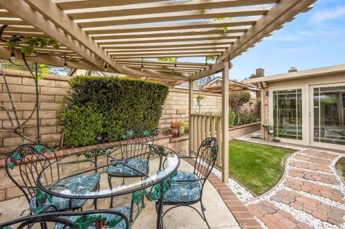 260 Brookside Ct, Anaheim CA  92808-1204 exterior