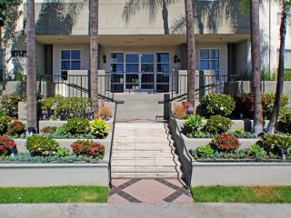 10125 Palms Blvd, Los Angeles CA  90034-3800 exterior