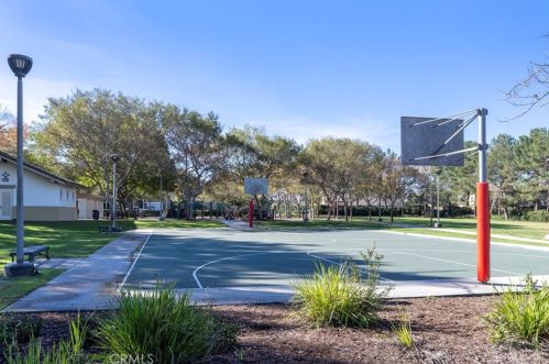 1804 Crescent Oak, Irvine CA  92618-4027 exterior