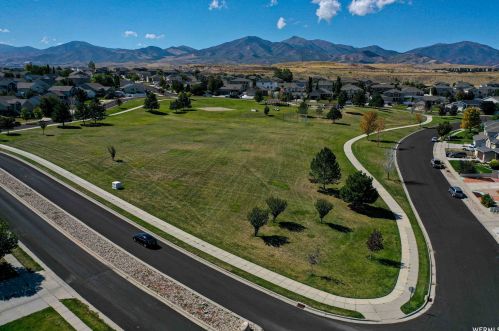 6736 High Bluff Dr, Taylorsville, UT 84081-3401
