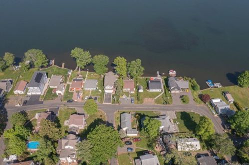 87 Lake Shore Dr, Middlefield, CT 06455-1349