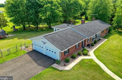222 Meadow Dr, Edinburg, VA 22824-2925