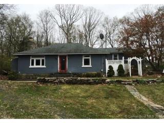 11 Maple Ln, Huntington CT  06484-3722 exterior