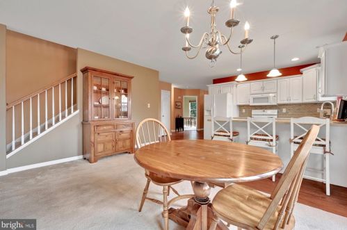 15 Leeds Ct, Lancaster PA  17602-4676 exterior