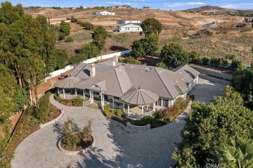 1015 Tiger Tail Dr, Riverside, CA 92506-5417