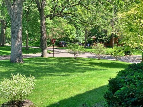 375 Floral Ave, Saint Paul MN  55126-5331 exterior