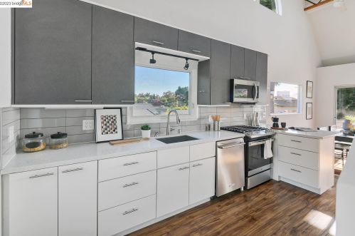 1502 10th St, Berkeley, CA 94710-1513