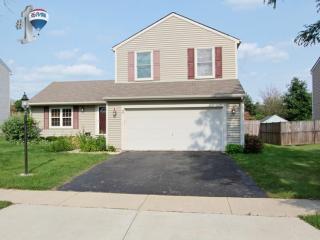 3 Ascot Ln, Streamwood, IL 60107-6619