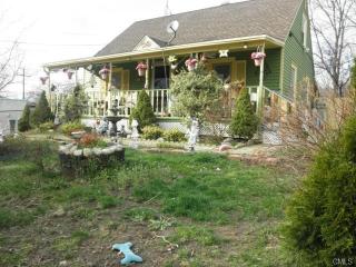 89 Pearl Lake Rd, Waterbury, CT 06706-2516