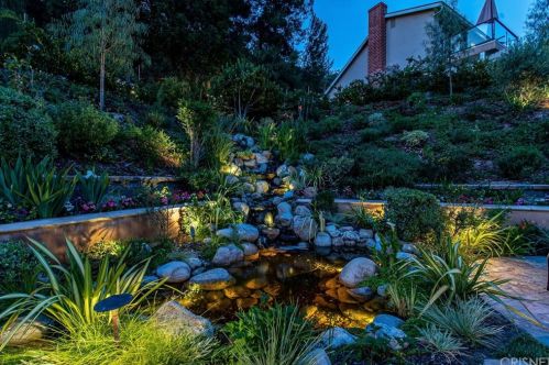 2010 Buckingham Pl, Glendale CA  91206-1401 exterior