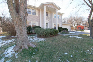 1340 Sussex Rd, Naperville, IL 60540-5846
