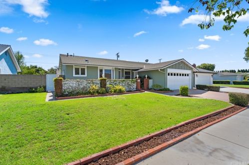2809 Roswell St, Santa Ana, CA 92705-6844