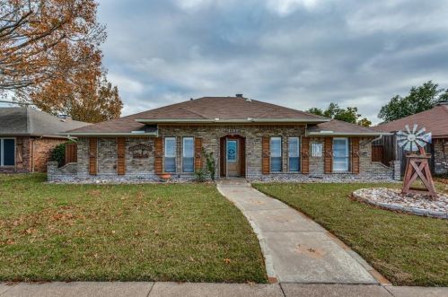 1102 Columbine Dr, Garland, TX 75043-1817