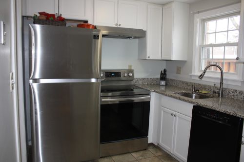 115 Fieldstone Dr, Londonderry NH  03053-2709 exterior