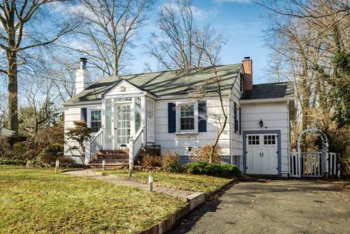 73 Kentnor St, Metuchen, NJ 08840-2204